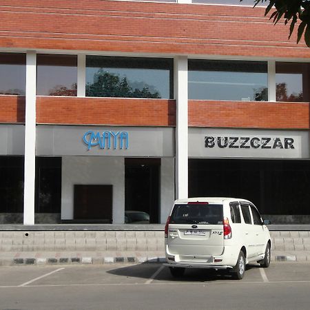 Maya Hotel Chandigarh Bagian luar foto