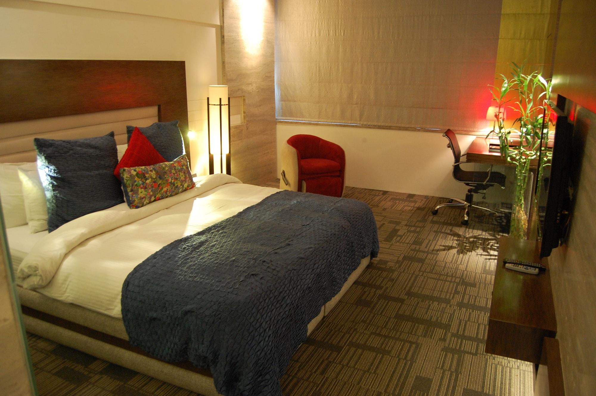 Maya Hotel Chandigarh Bagian luar foto