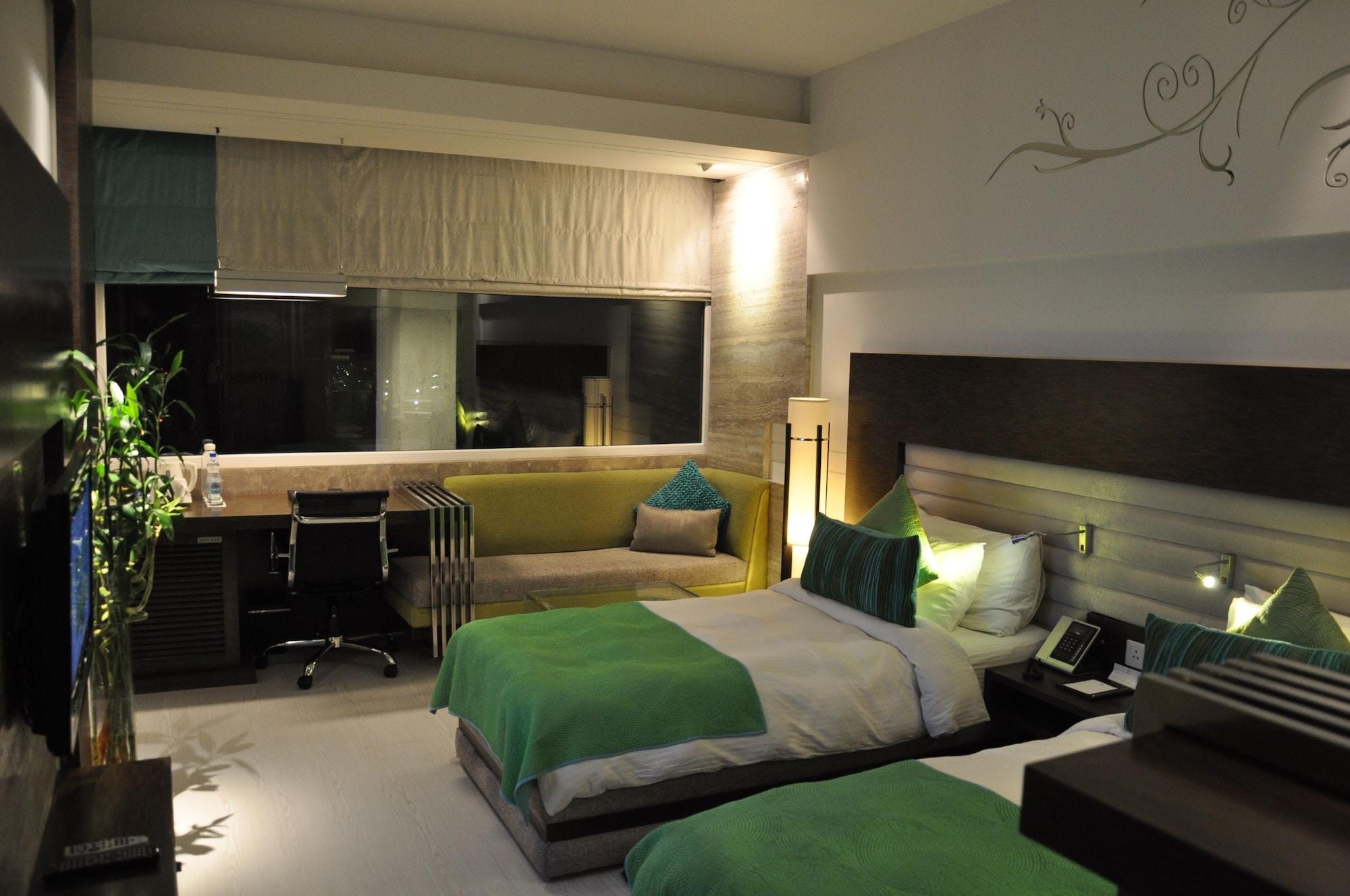 Maya Hotel Chandigarh Bagian luar foto