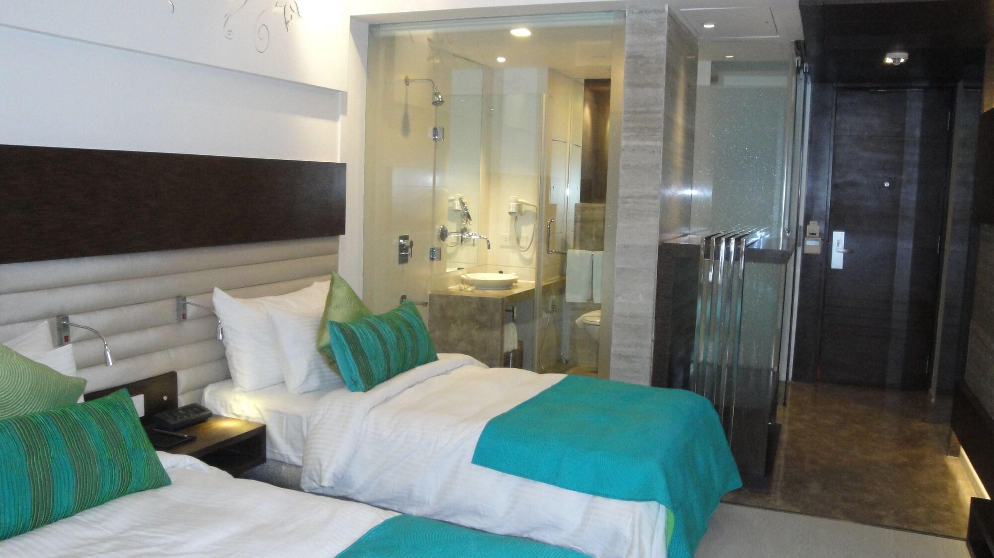 Maya Hotel Chandigarh Bagian luar foto
