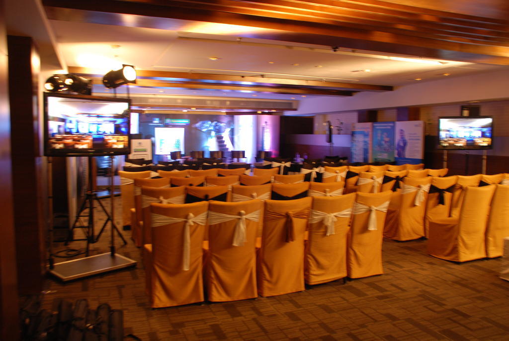 Maya Hotel Chandigarh Bagian luar foto