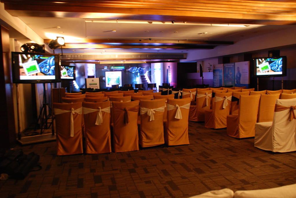 Maya Hotel Chandigarh Bagian luar foto