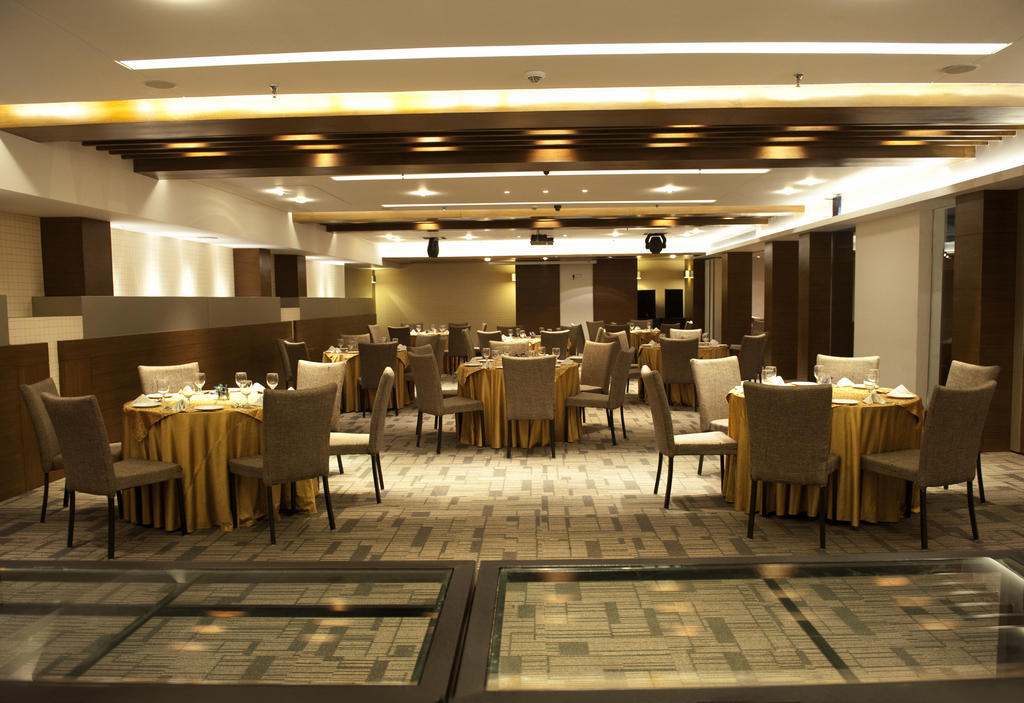 Maya Hotel Chandigarh Bagian luar foto