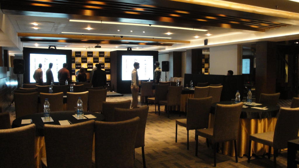 Maya Hotel Chandigarh Bagian luar foto