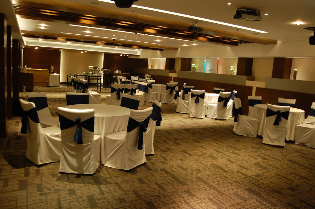 Maya Hotel Chandigarh Bagian luar foto