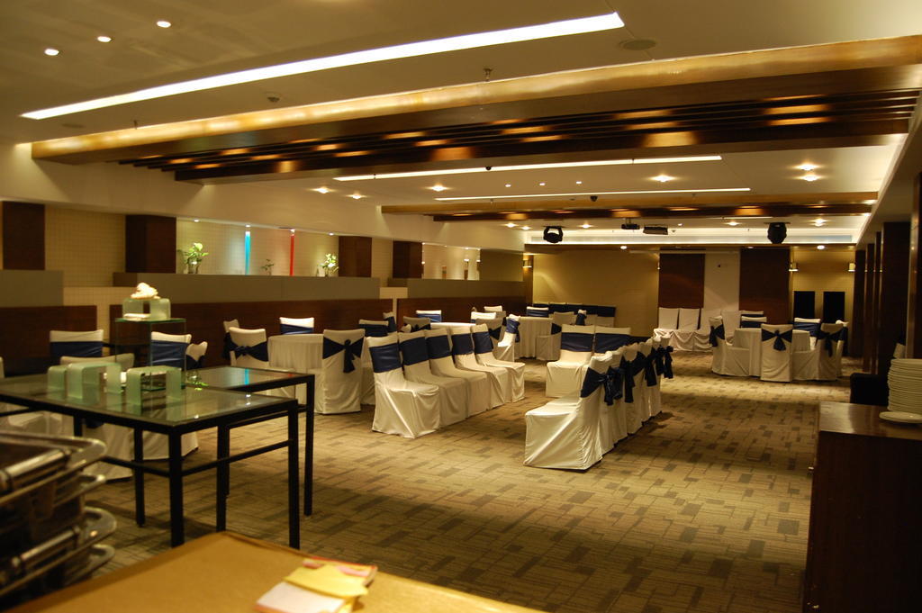Maya Hotel Chandigarh Bagian luar foto