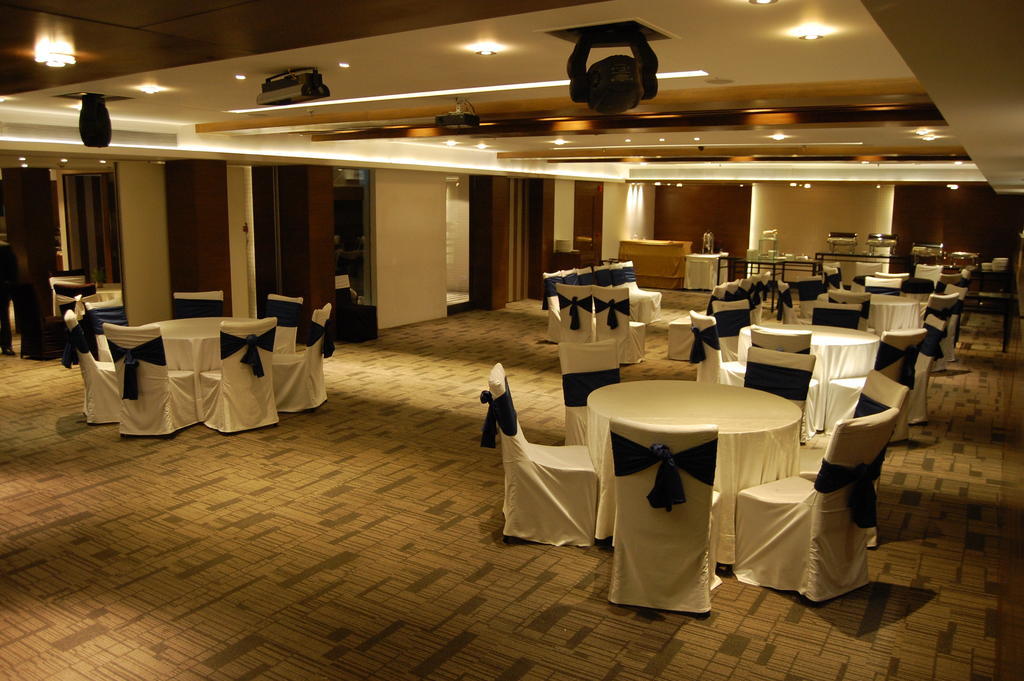 Maya Hotel Chandigarh Bagian luar foto