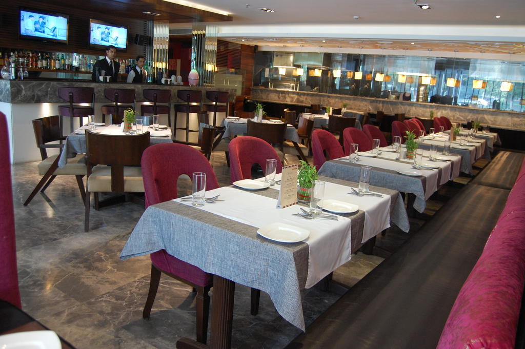 Maya Hotel Chandigarh Bagian luar foto