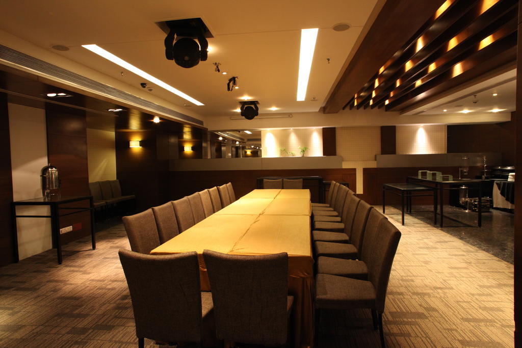 Maya Hotel Chandigarh Bagian luar foto