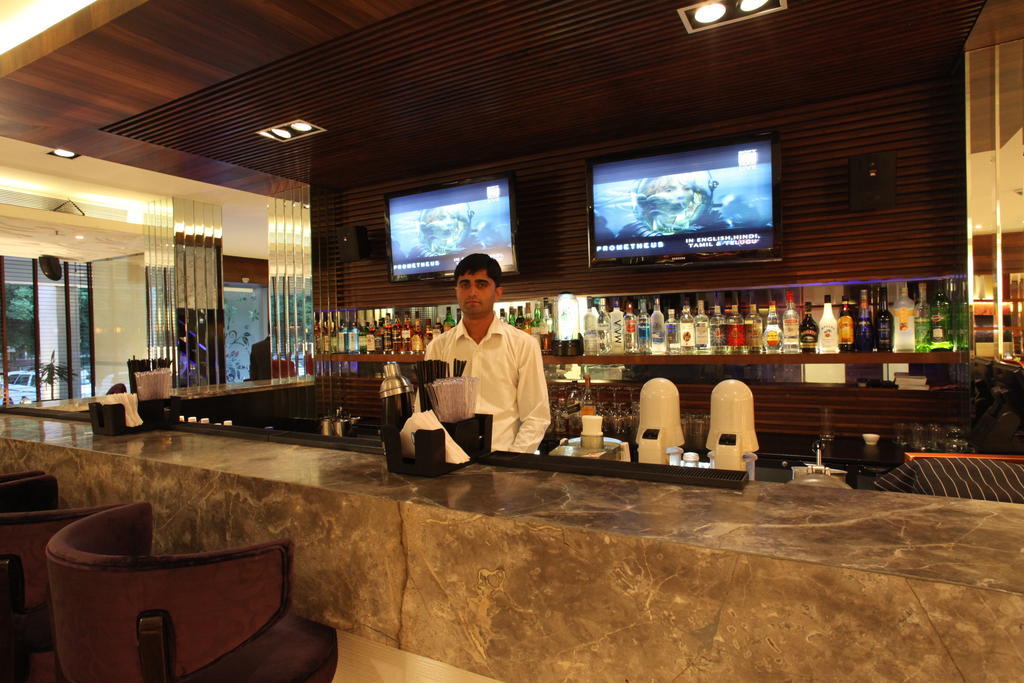 Maya Hotel Chandigarh Bagian luar foto