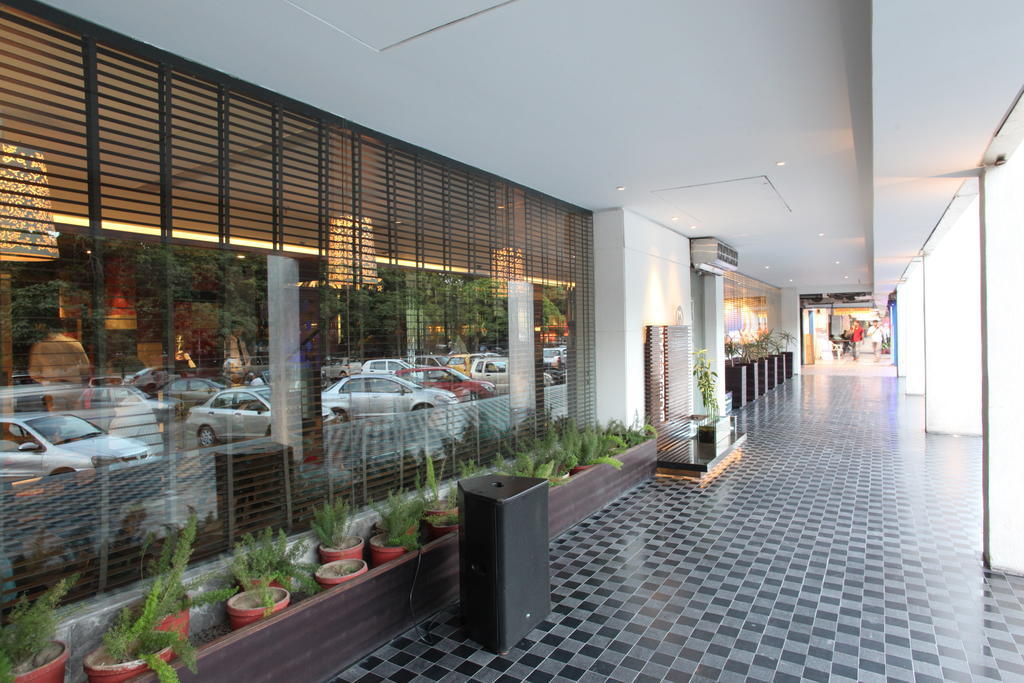 Maya Hotel Chandigarh Bagian luar foto