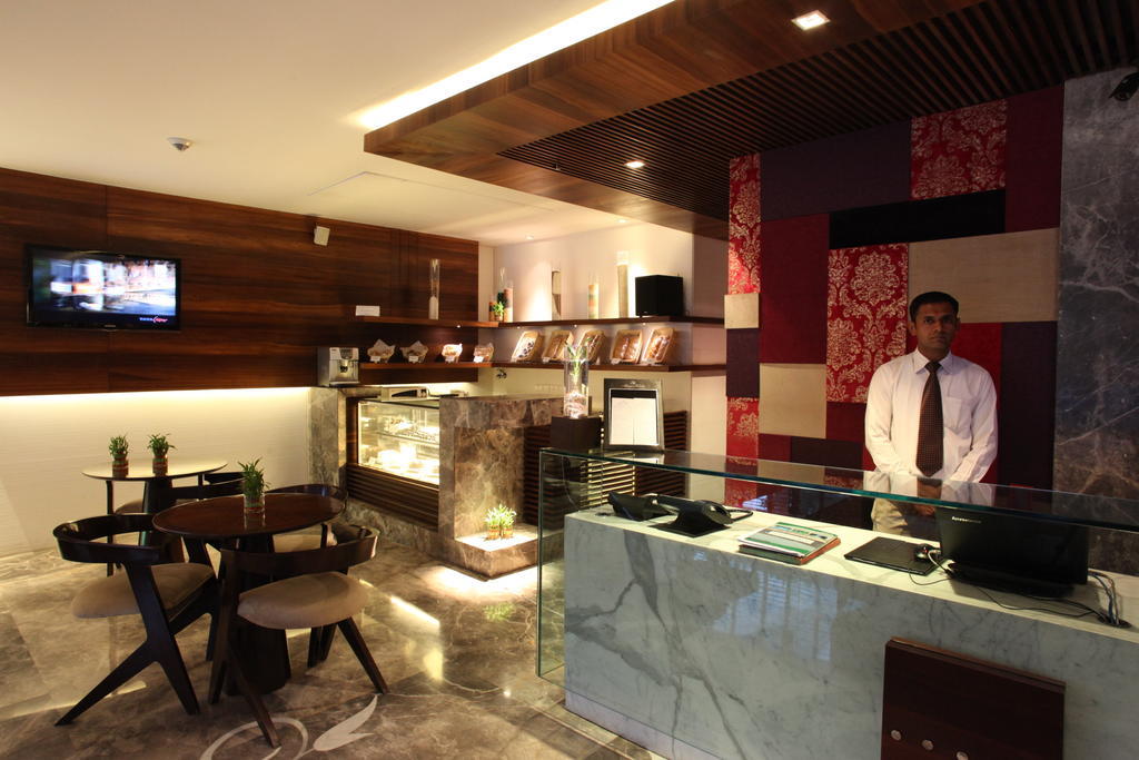 Maya Hotel Chandigarh Bagian luar foto