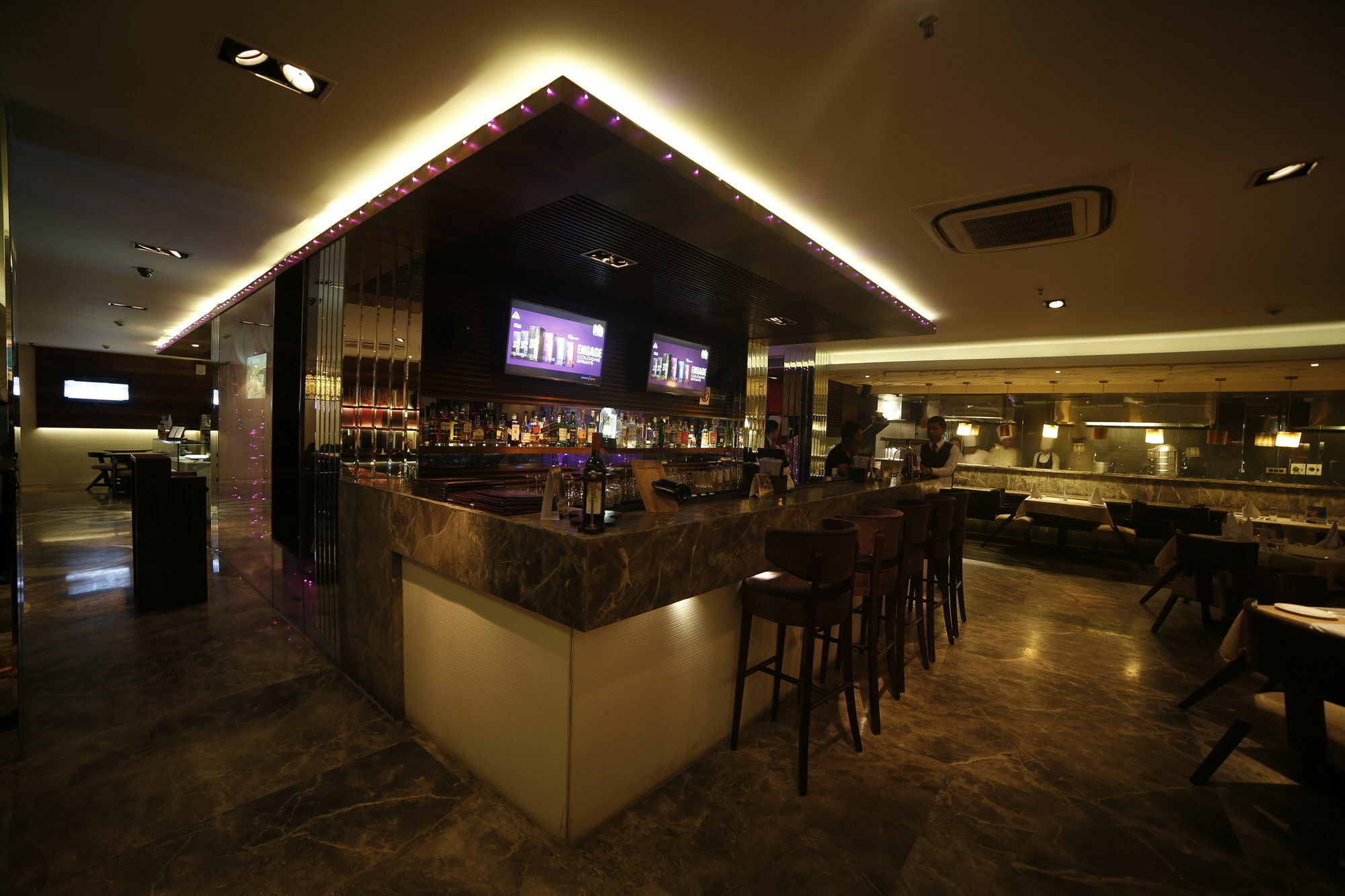 Maya Hotel Chandigarh Bagian luar foto