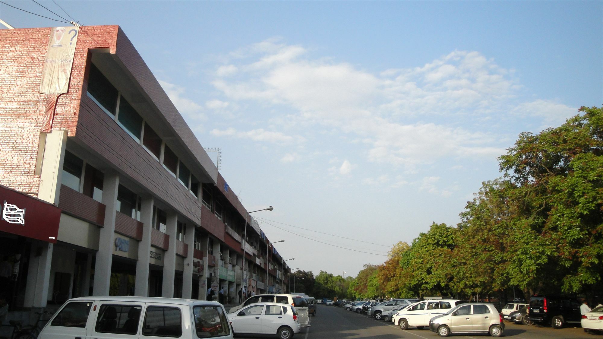 Maya Hotel Chandigarh Bagian luar foto